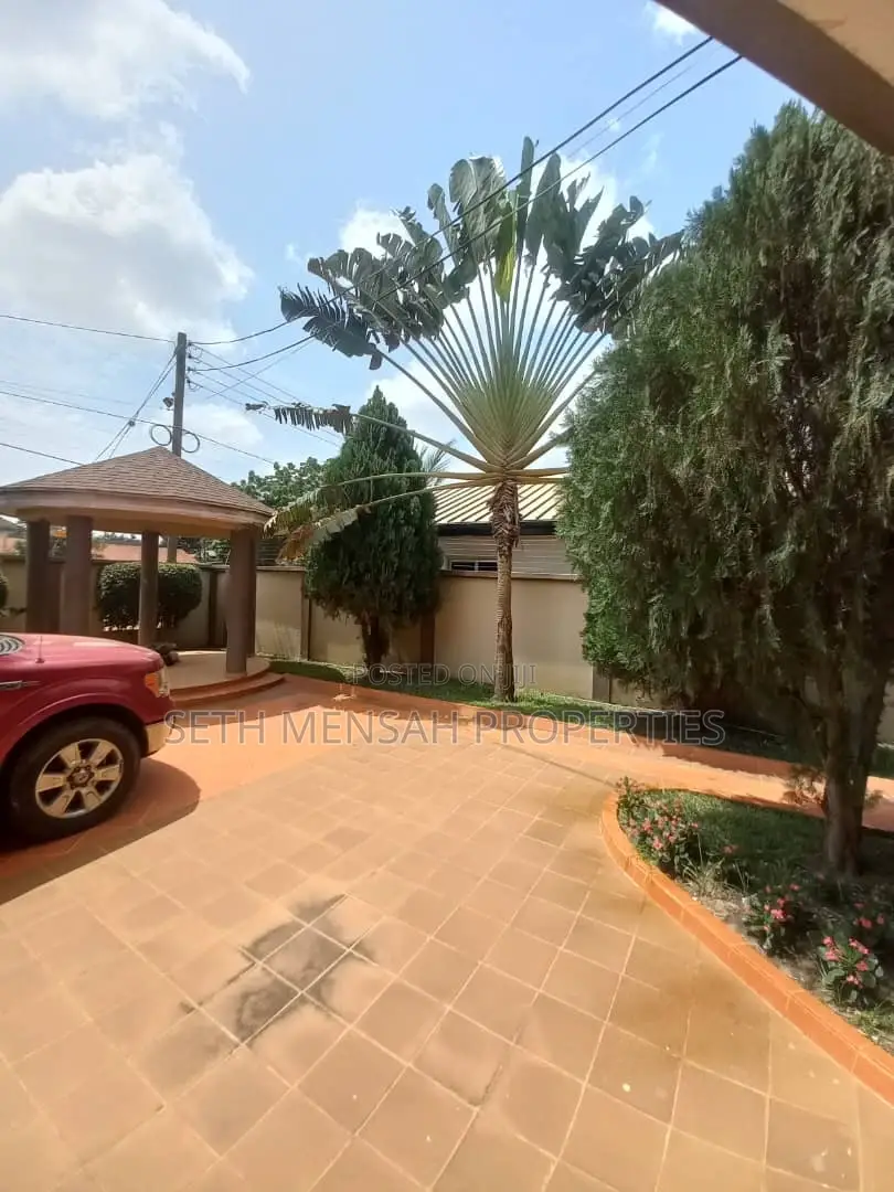 5bdrm Mansion in Adjiriganor for Sale