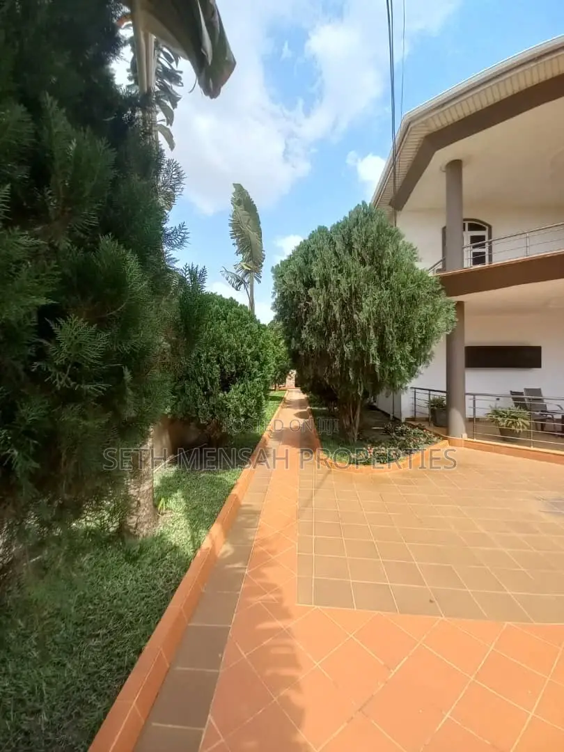 5bdrm Mansion in Adjiriganor for Sale