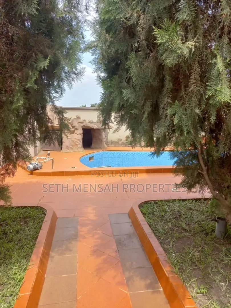 5bdrm Mansion in Adjiriganor for Sale