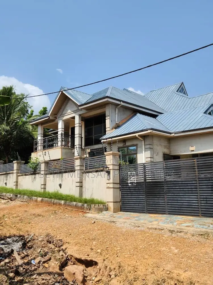 5bdrm House in Oyarifa for Sale