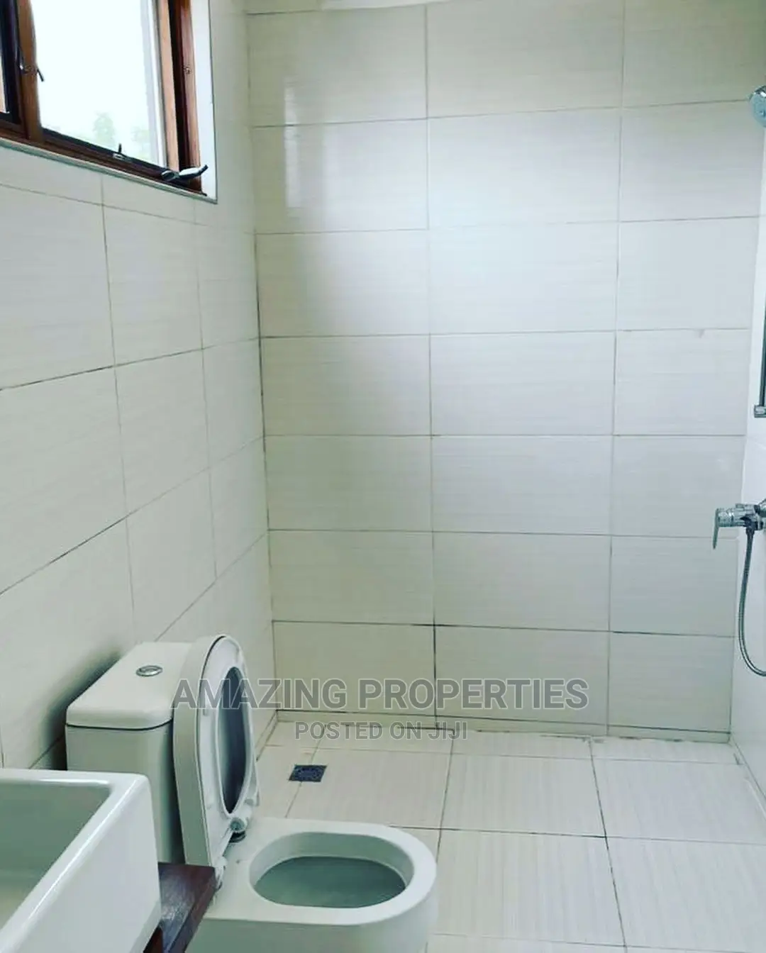 4bdrm Townhouse/Terrace in Cantonments for Sale
