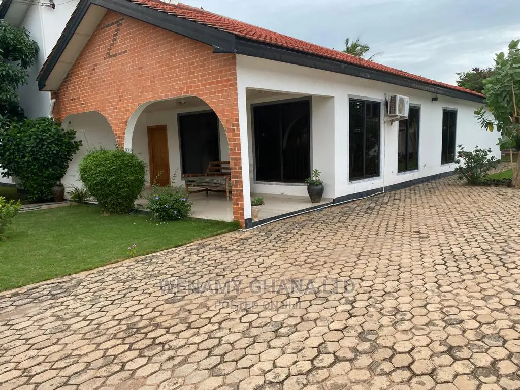 3bdrm House in Emefs Estate, Tema Metropolitan for sale
