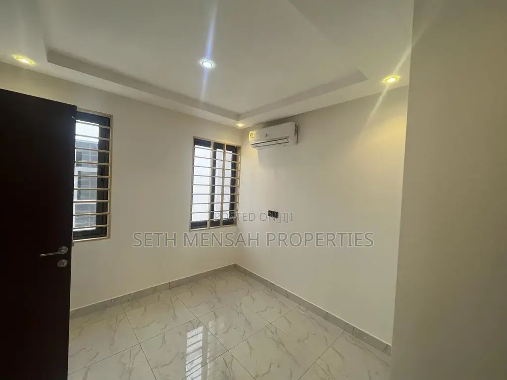 4bdrm House in Ashaley Botwe for Sale