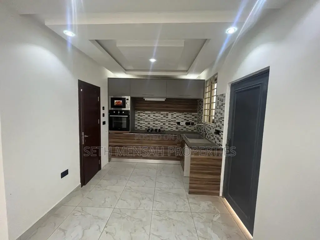 4bdrm House in Ashaley Botwe for Sale