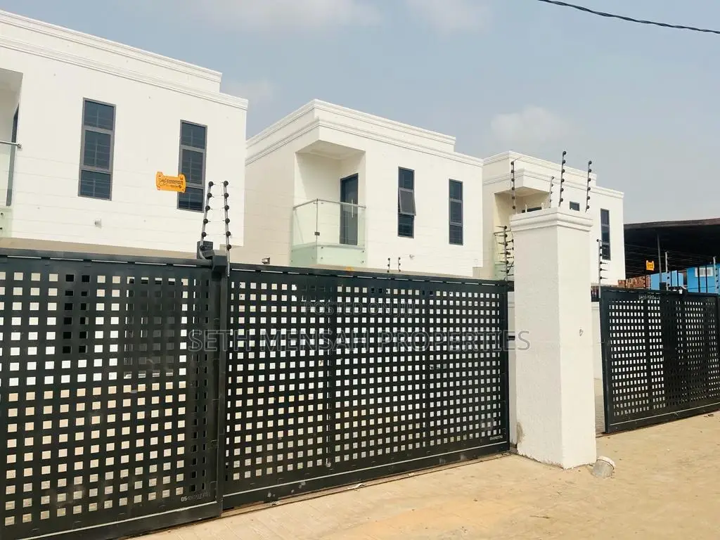 4bdrm House in Ashaley Botwe for Sale