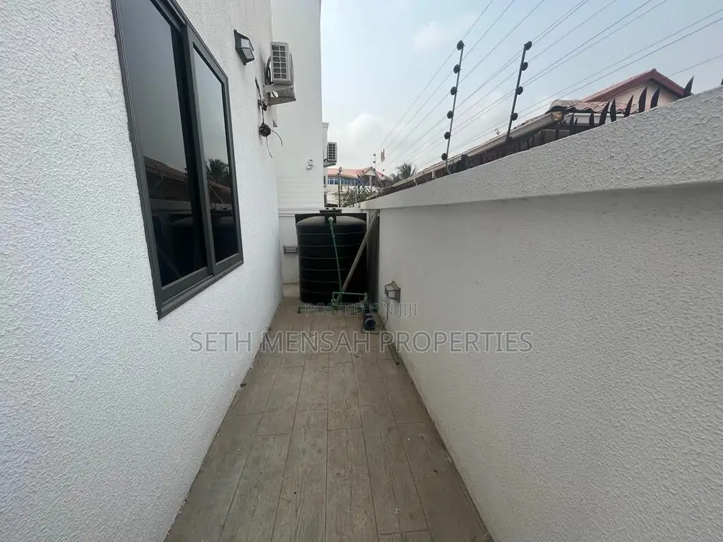 4bdrm House in Ashaley Botwe for Sale