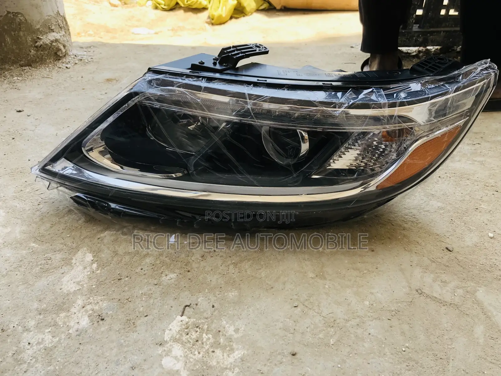 Kia Sorento 2014 Headlight LEF Pair