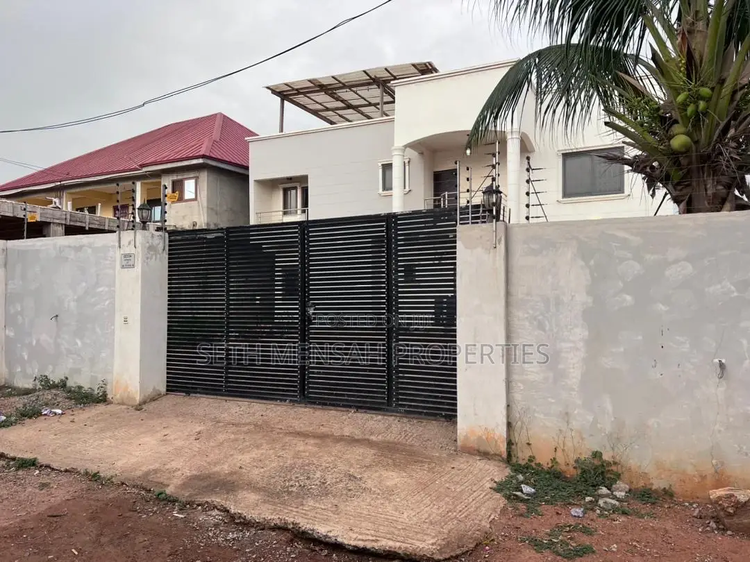 4bdrm House in Oyarifa for Sale
