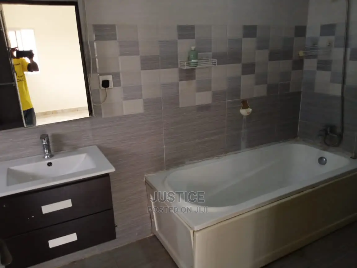 4bdrm Duplex in North Legon for rent