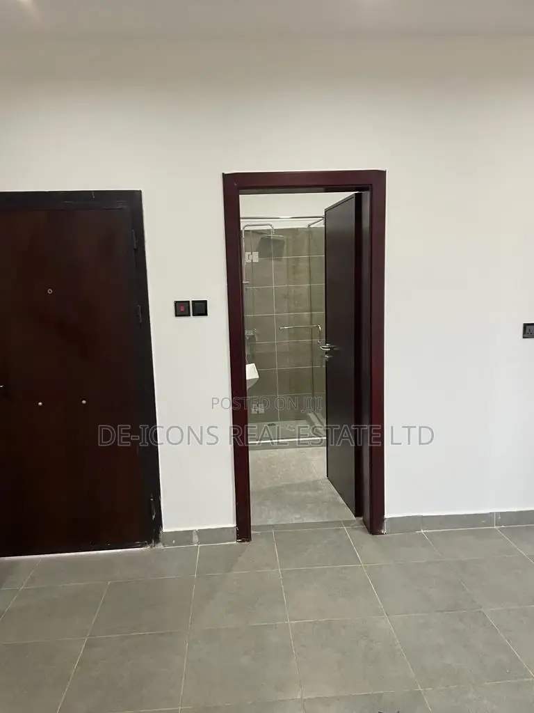 4bdrm Duplex in De-Icons Real Estate, East Legon for Sale
