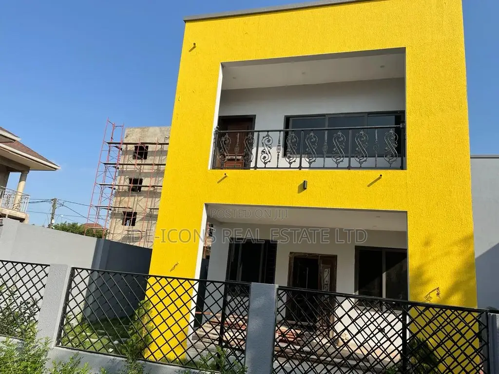 4bdrm Duplex in De-Icons Real Estate, East Legon for Sale