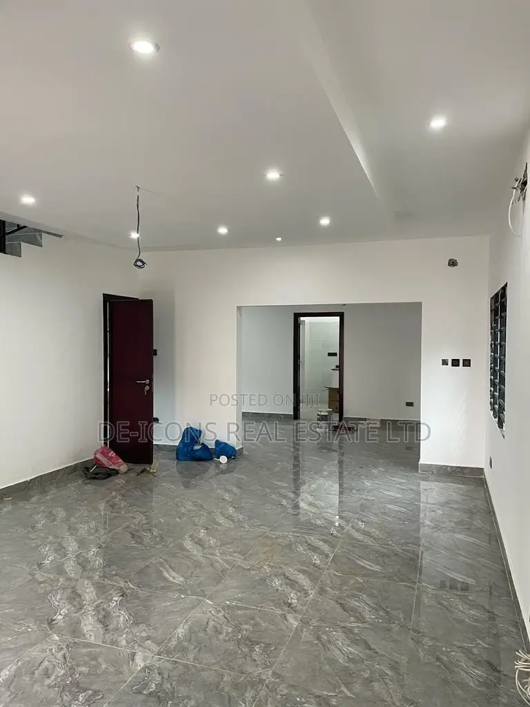 4bdrm Duplex in De-Icons Real Estate, East Legon for Sale