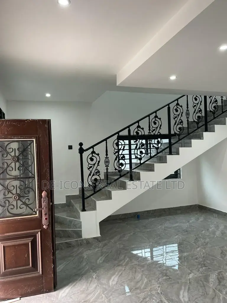 4bdrm Duplex in De-Icons Real Estate, East Legon for Sale