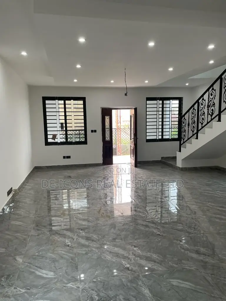 4bdrm Duplex in De-Icons Real Estate, East Legon for Sale