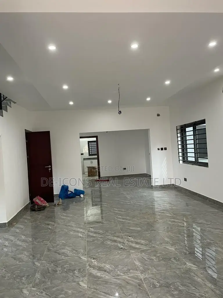 4bdrm Duplex in De-Icons Real Estate, East Legon for Sale