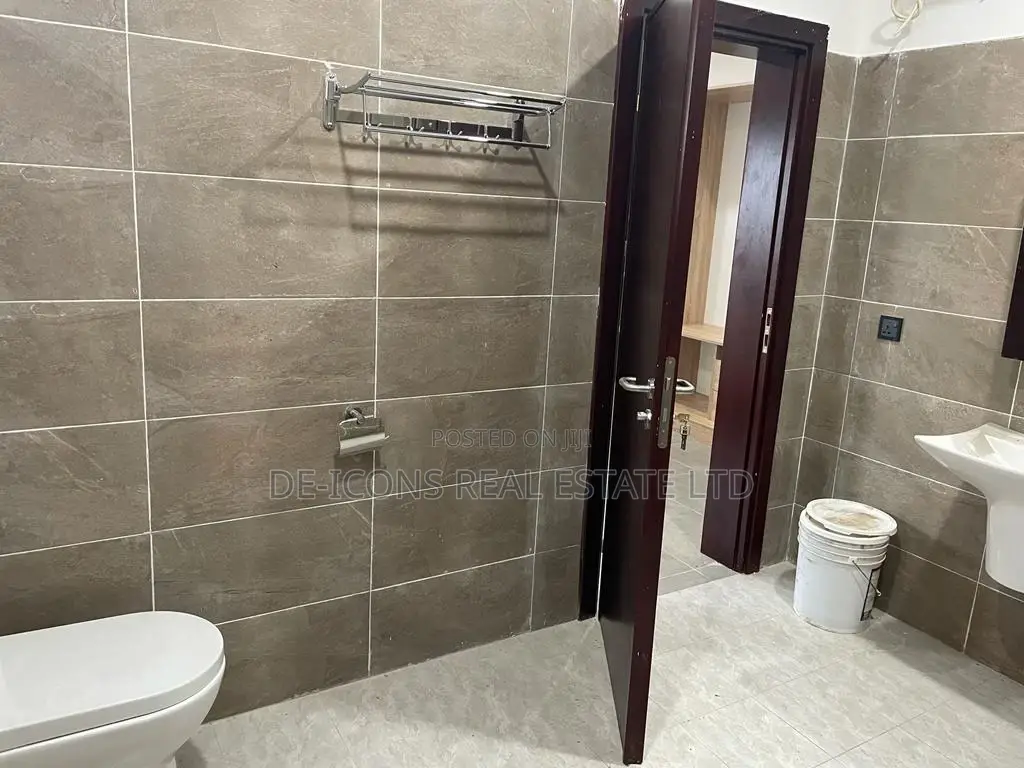 4bdrm Duplex in De-Icons Real Estate, East Legon for Sale