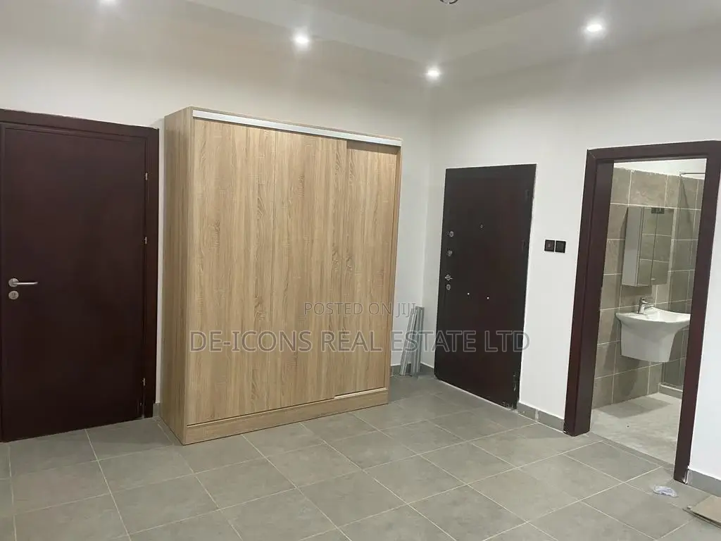 4bdrm Duplex in De-Icons Real Estate, East Legon for Sale