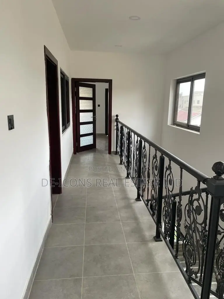 4bdrm Duplex in De-Icons Real Estate, East Legon for Sale