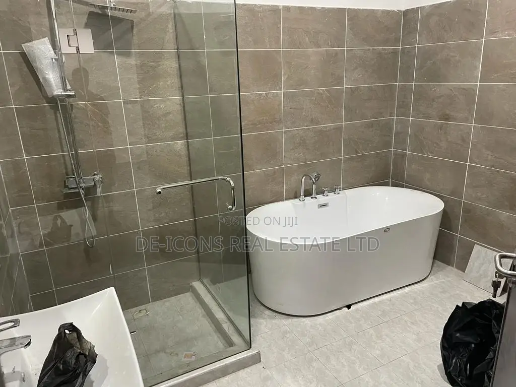 4bdrm Duplex in De-Icons Real Estate, East Legon for Sale