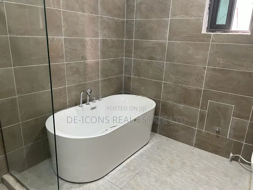 4bdrm Duplex in De-Icons Real Estate, East Legon for Sale
