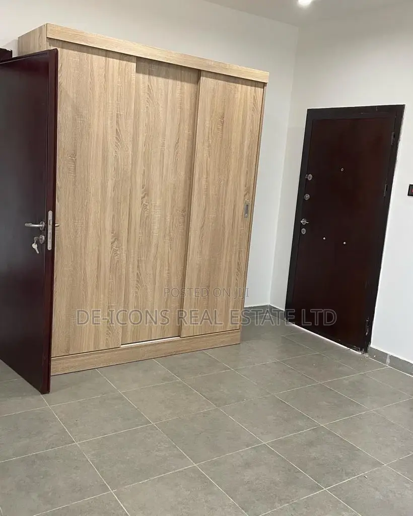 4bdrm Duplex in De-Icons Real Estate, East Legon for Sale
