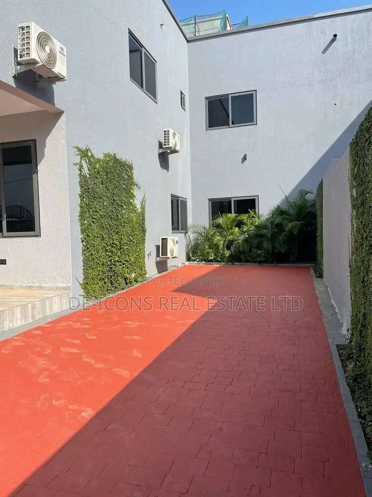 4bdrm Duplex in De-Icons Real Estate, East Legon for Sale