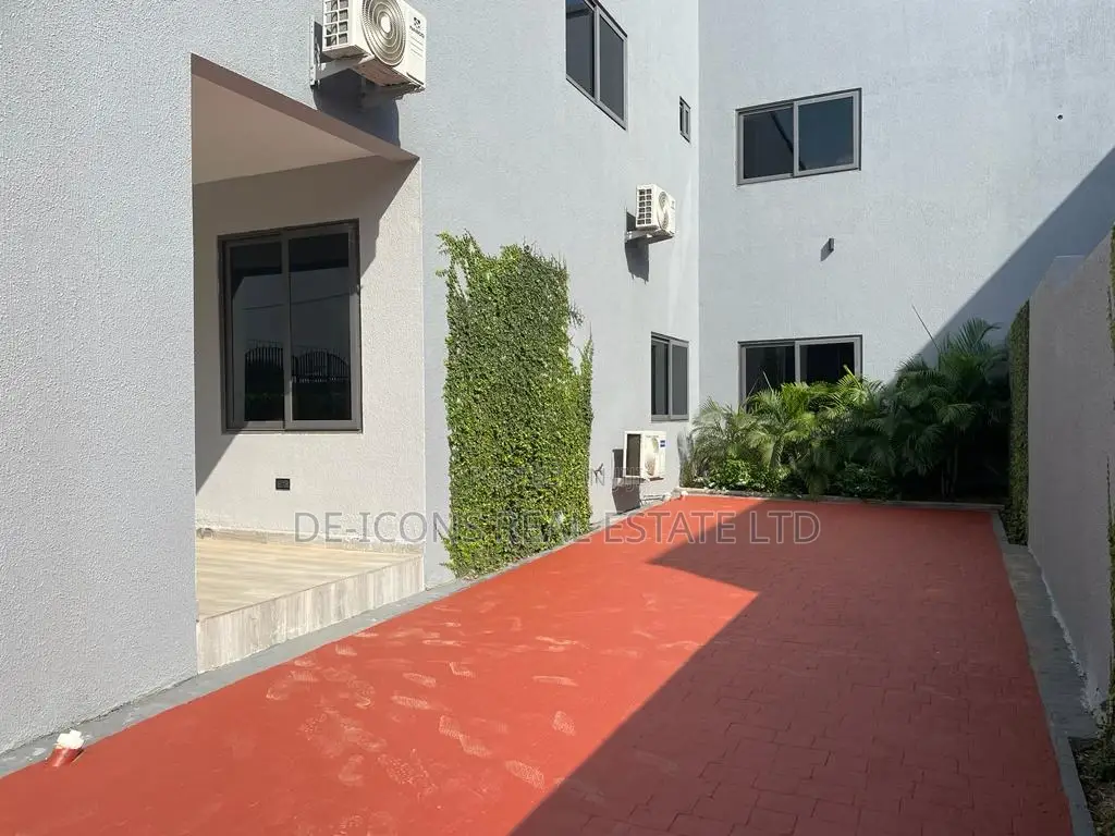 4bdrm Duplex in De-Icons Real Estate, East Legon for Sale