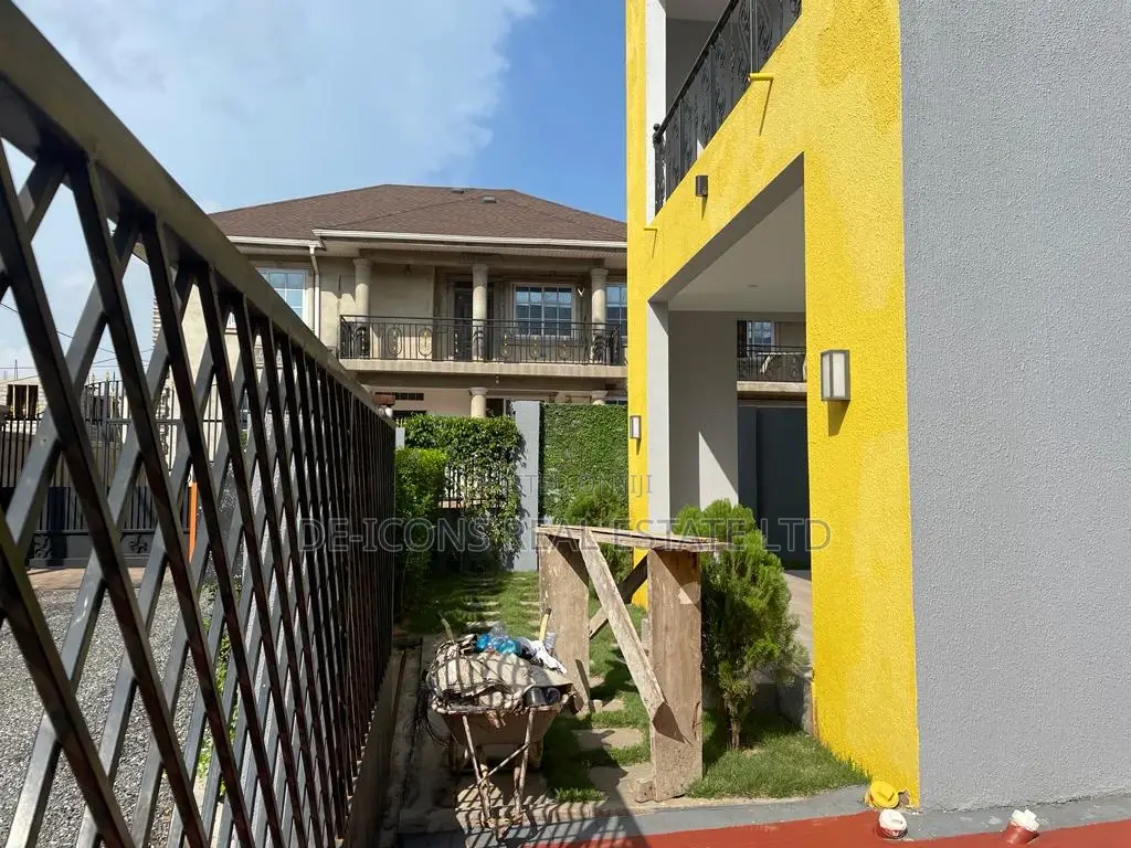 4bdrm Duplex in De-Icons Real Estate, East Legon for Sale