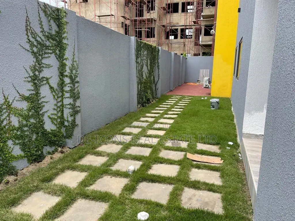 4bdrm Duplex in De-Icons Real Estate, East Legon for Sale