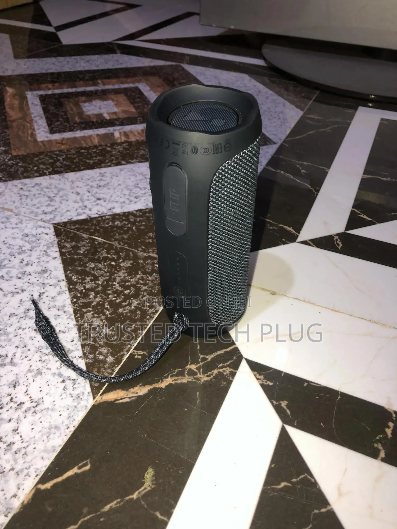 Preowned JBL Flip Essential 2 Bluetooth Speaker In Stock