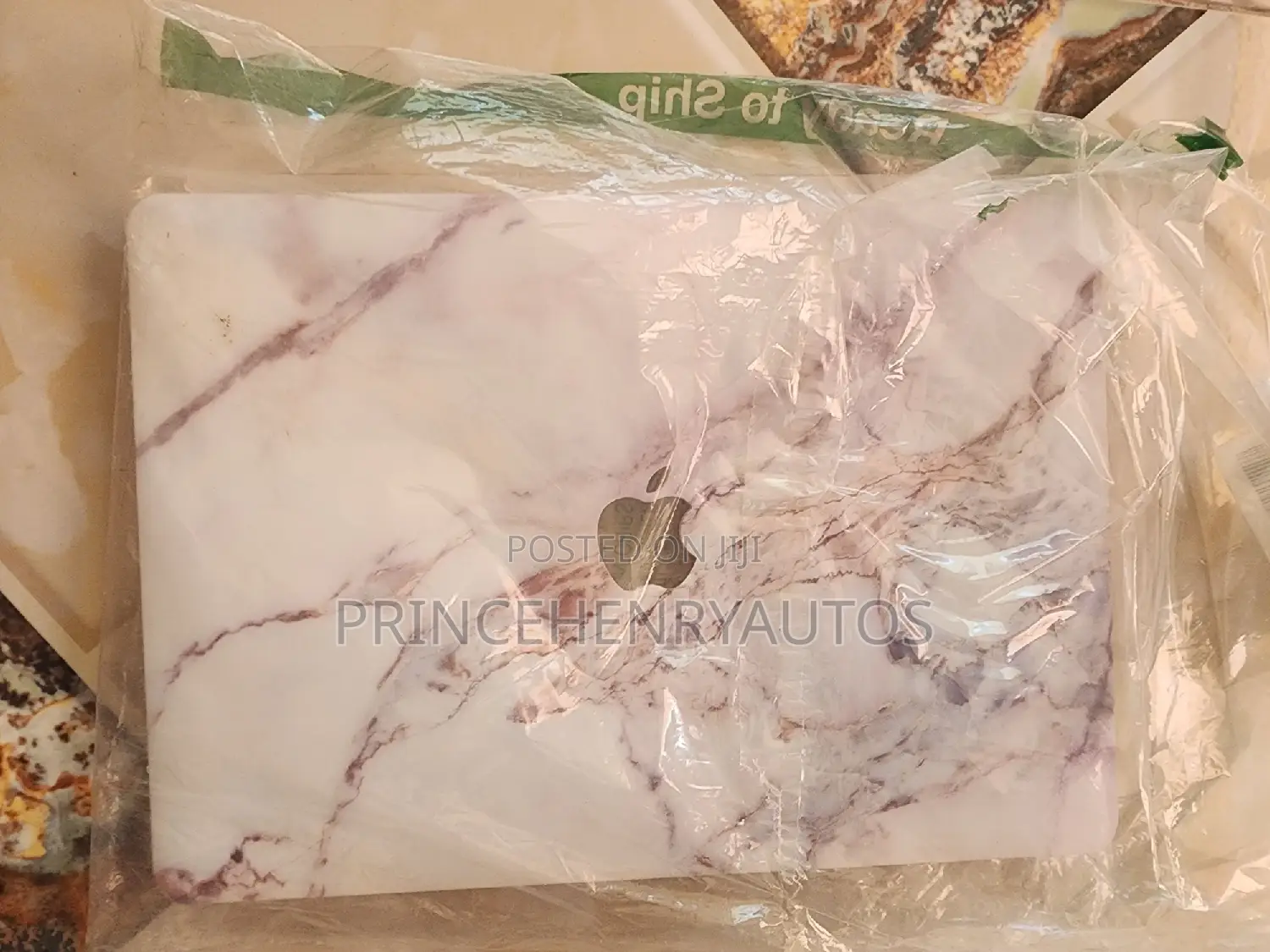 Marble Macbook Case With Apple Logo Cut for M1/M2 13''