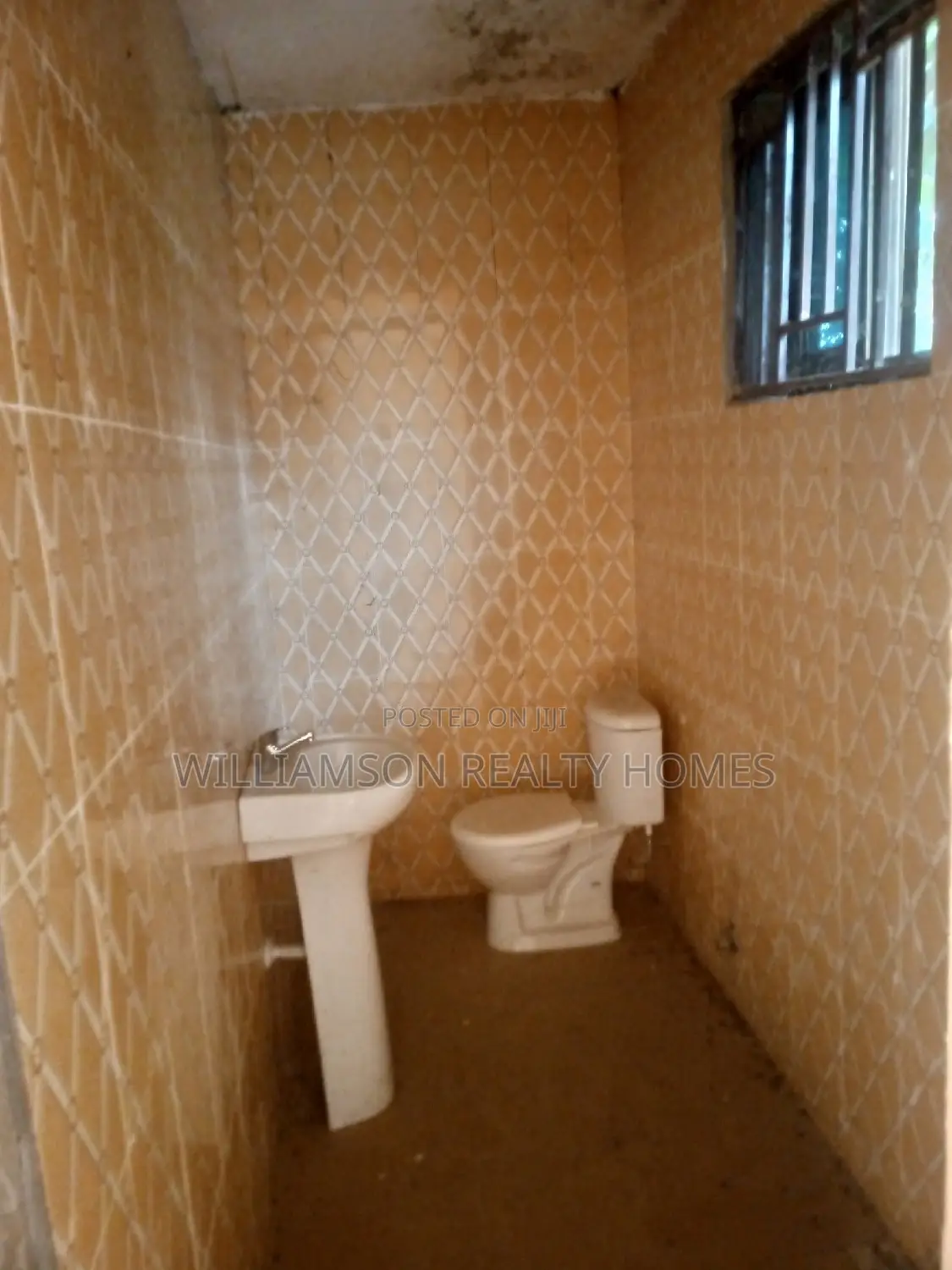 Spacious Shop/Office Space/Store 4 Rent at Santeo Academy