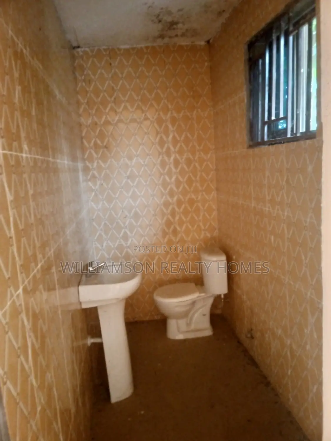 Spacious Shop/Office Space/Store 4 Rent at Santeo Academy