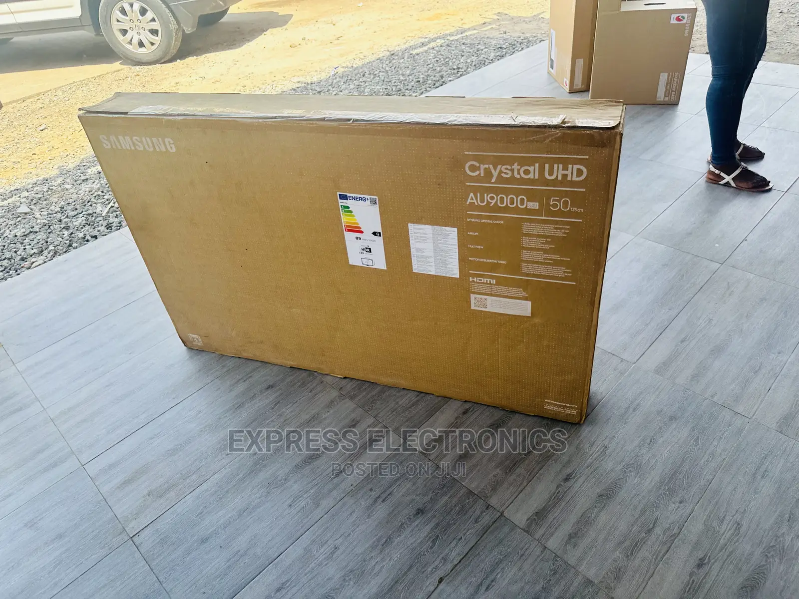 Sleek and Unique Design Display Crystal Samsung 50”Au9000