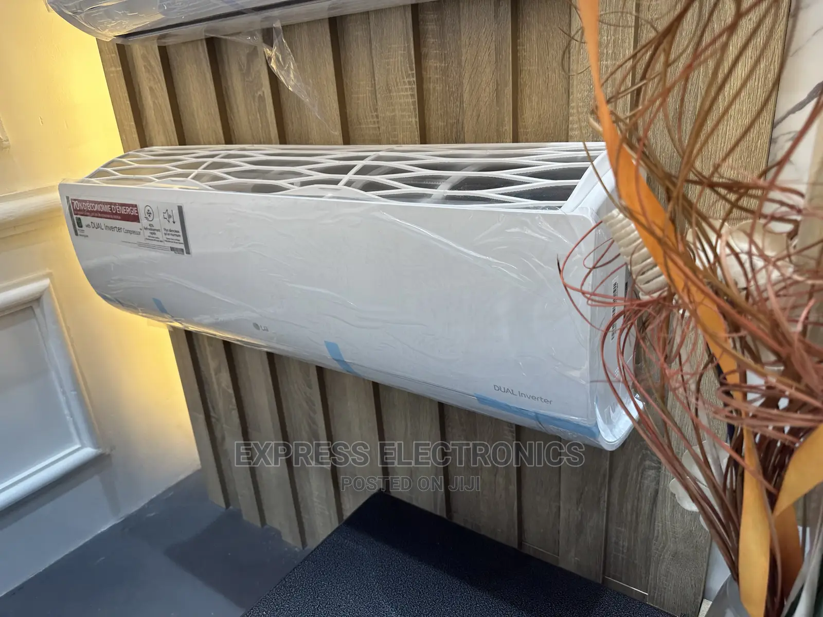 S4UQ24K23QE LG Hidden Led Display Split Inverter Dual 2.5hp