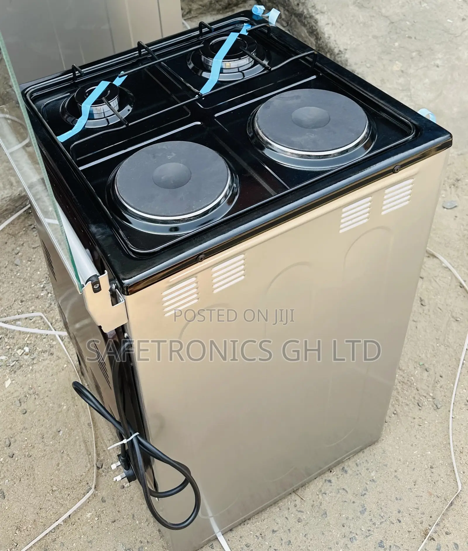 2 Electric Pans, 2 Gas Oven and Griil, Lamp/Light Inbuilt