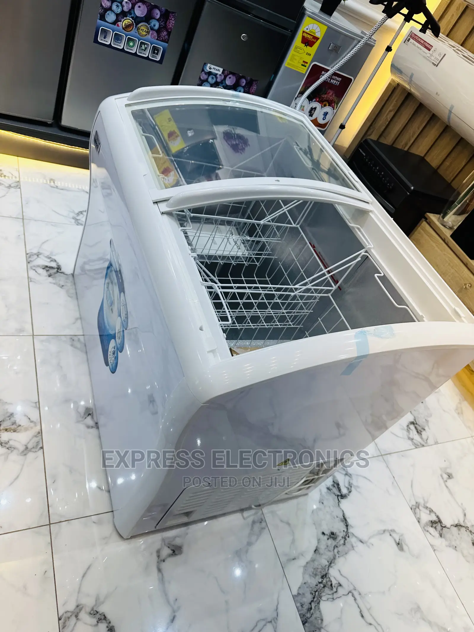 Wide Arc-Shaped Handle NAS-FS400G 378litre Freezer Nasco