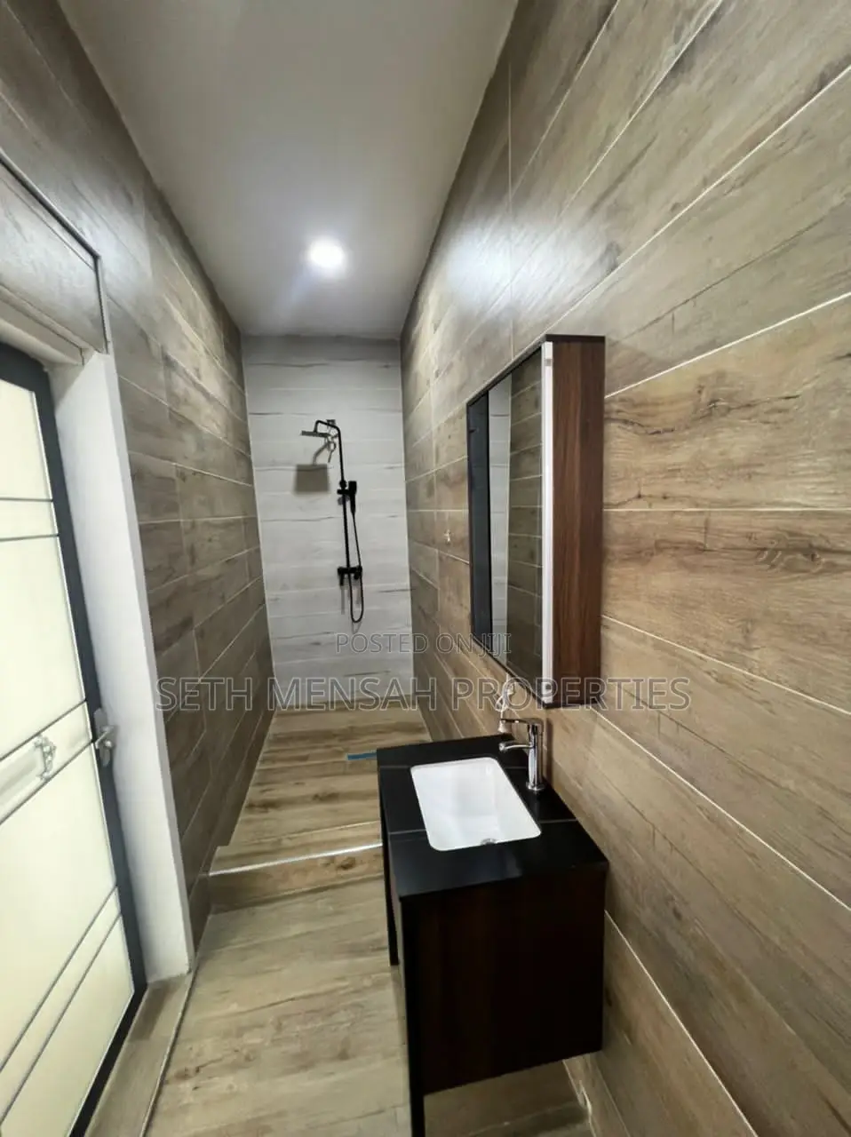 3bdrm House in Skm, Asore Junction for Sale