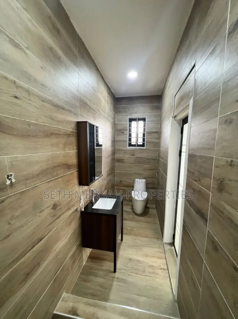 3bdrm House in Skm, Asore Junction for Sale