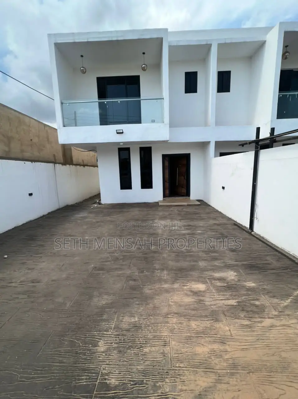 3bdrm House in Skm, Asore Junction for Sale