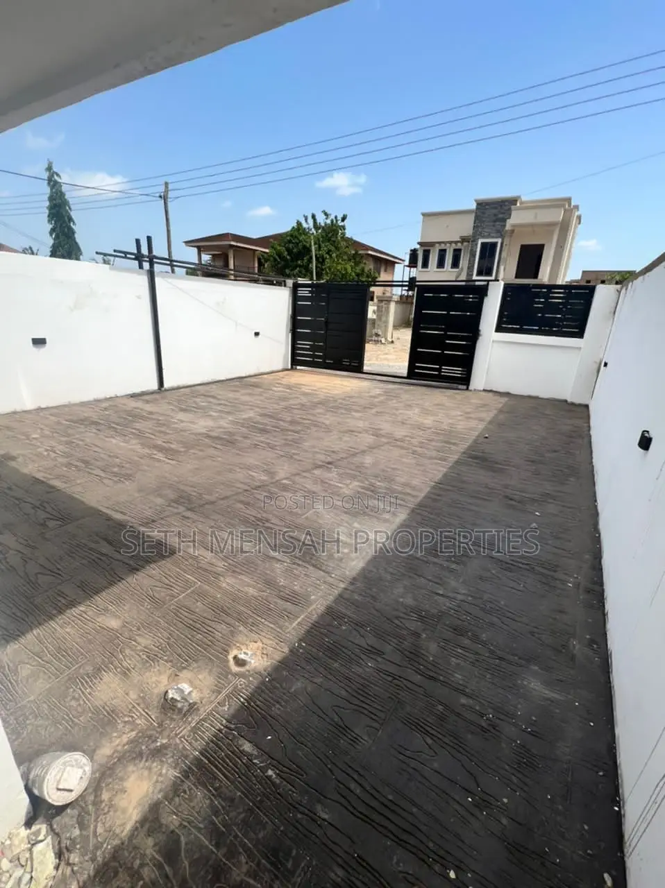3bdrm House in Skm, Asore Junction for Sale