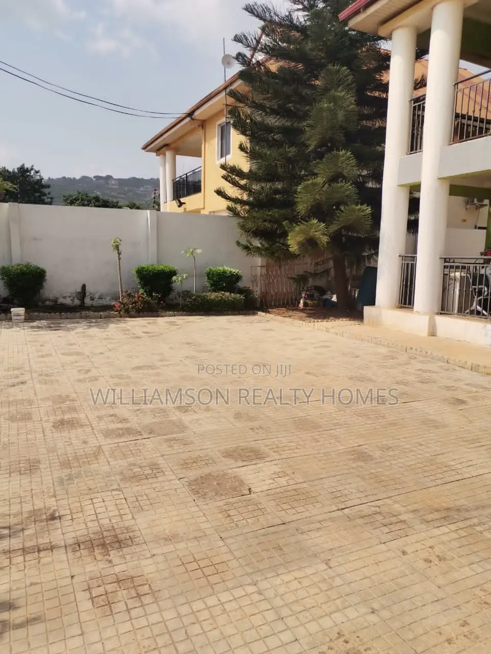 5bdrm Mansion in Ayimensah, Adenta for Sale