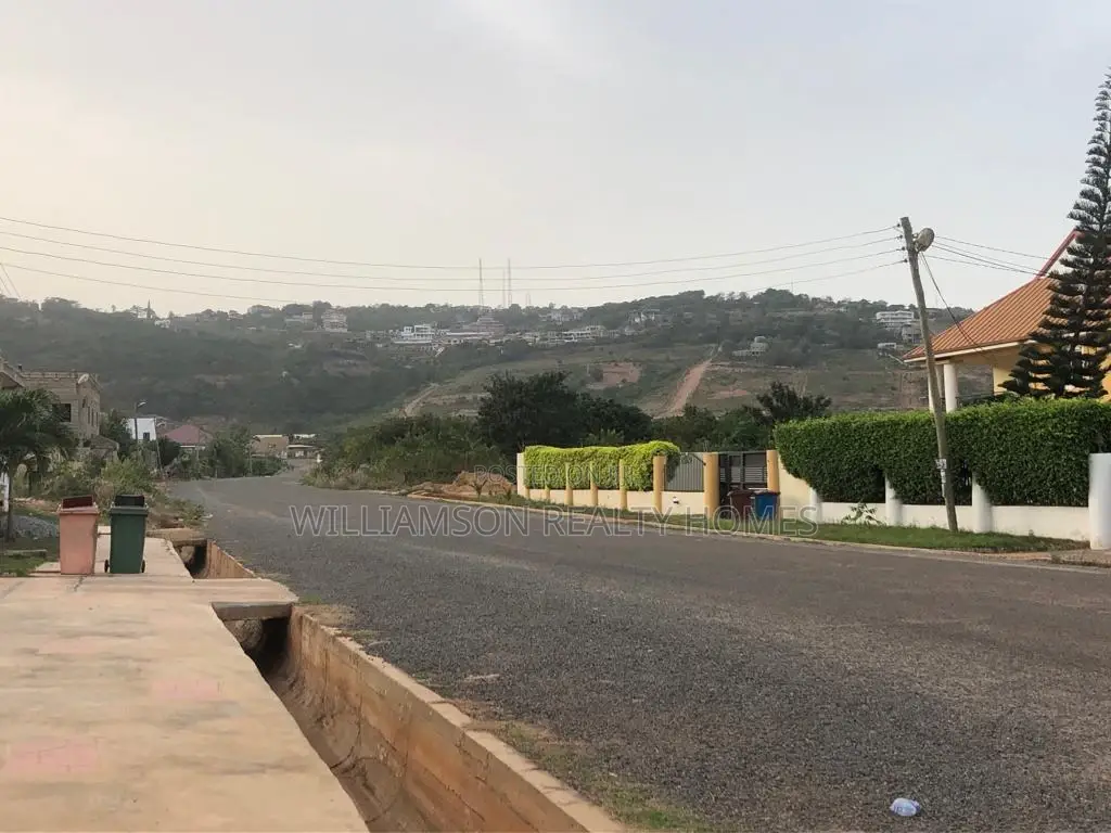 5bdrm Mansion in Ayimensah, Adenta for Sale