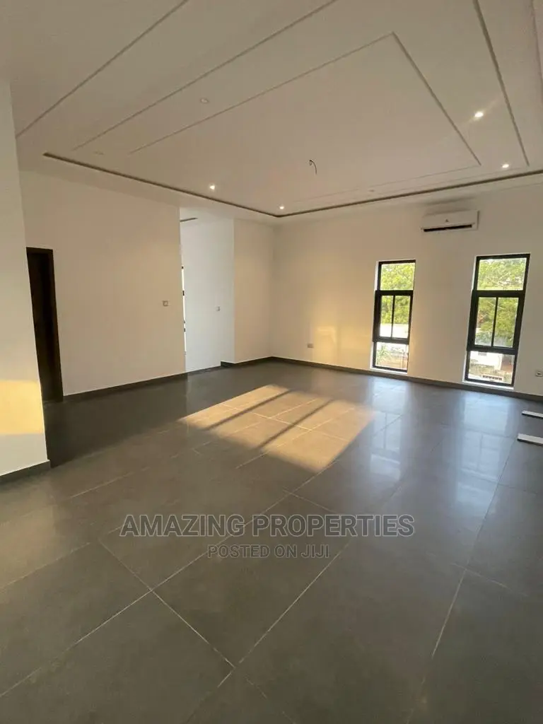 4bdrm House in Oyarifa for Sale