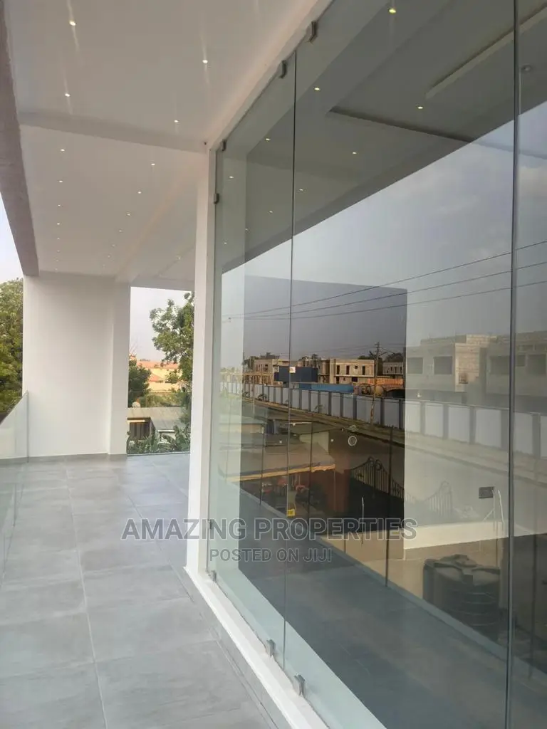 4bdrm House in Oyarifa for Sale
