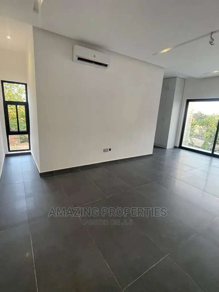 4bdrm House in Oyarifa for Sale