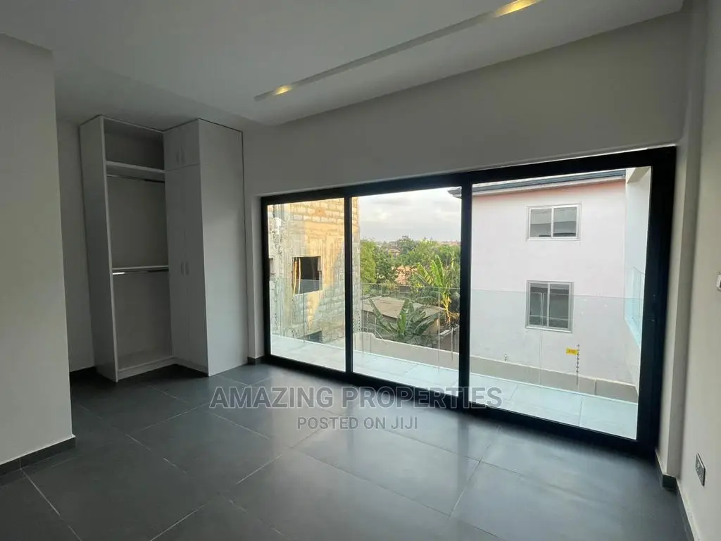 4bdrm House in Oyarifa for Sale