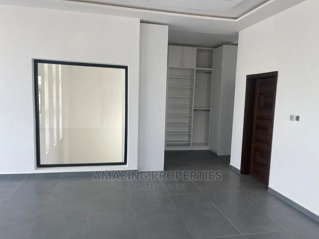 4bdrm House in Oyarifa for Sale