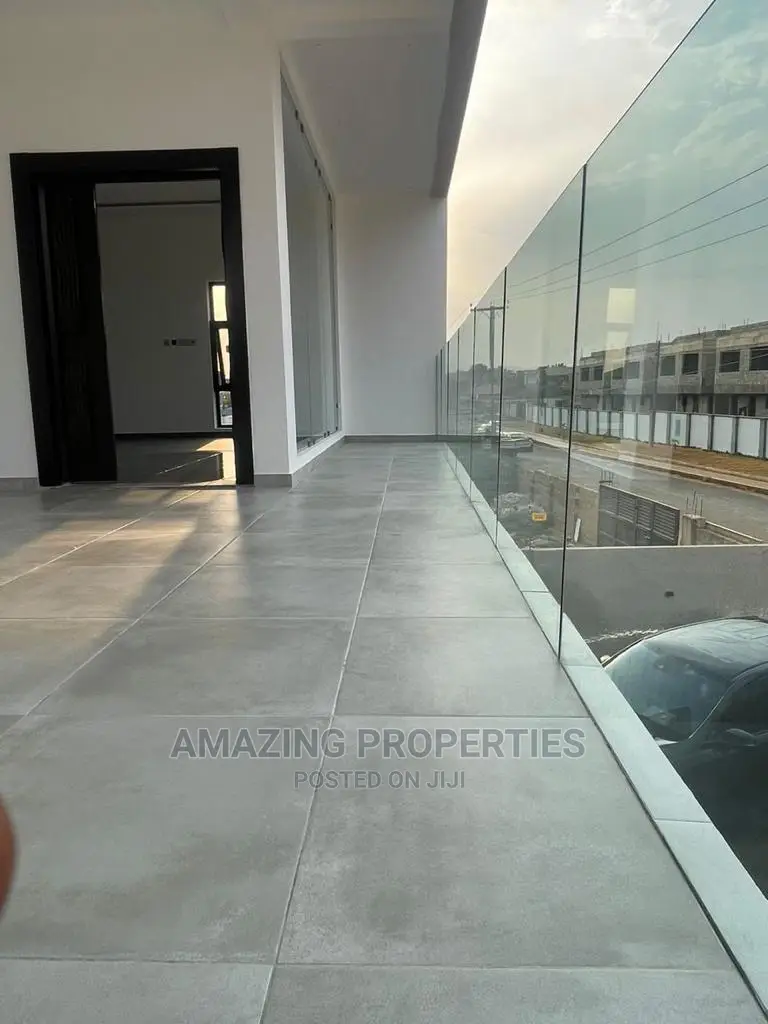 4bdrm House in Oyarifa for Sale