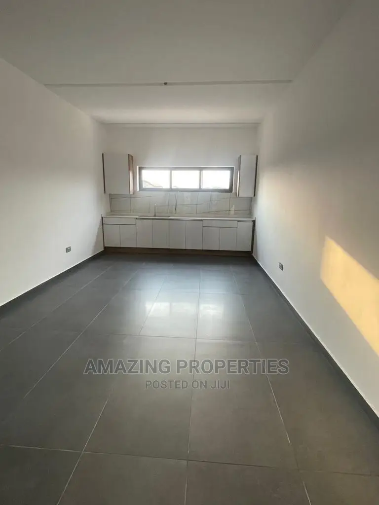 4bdrm House in Oyarifa for Sale